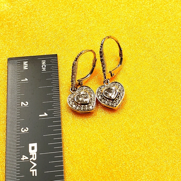 Diamond simulant heart dangle earrings ❤ - Picture 5 of 5